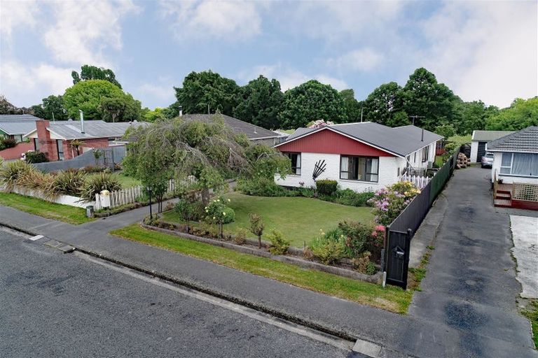 Photo of property in 12 Fairmont Place, Hornby, Christchurch, 8042