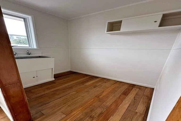 Photo of property in 36 Normanton Street, Glenfield, Auckland, 0629