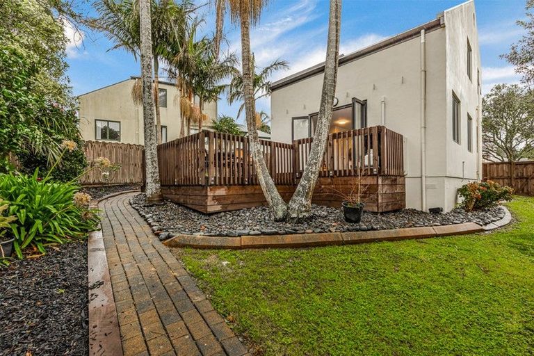 Photo of property in 5 View Ridge Drive, Ranui, Auckland, 0612