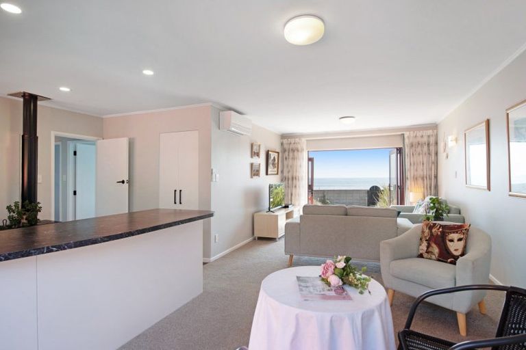 Photo of property in 2/33 Beach Road, Paekakariki, 5034