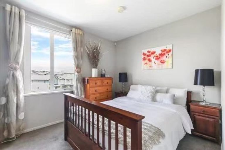 Photo of property in 28 Opito Way, East Tamaki, Auckland, 2013