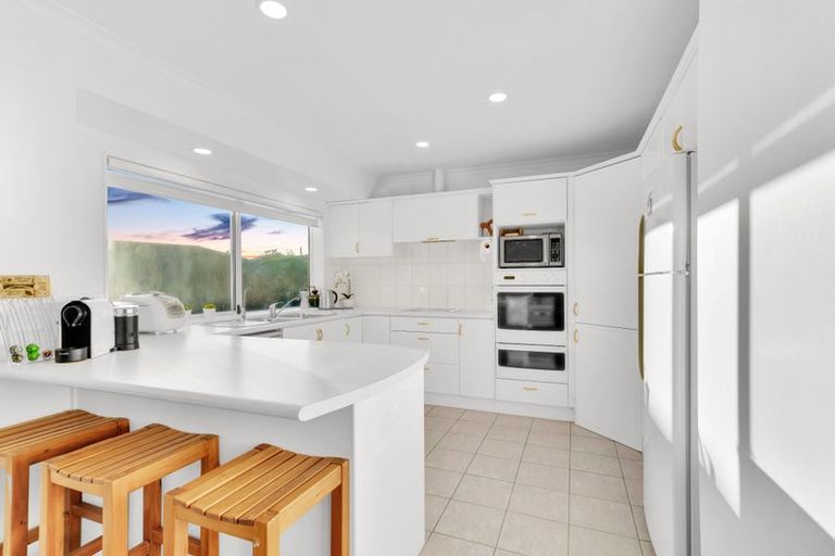 Photo of property in 21 Lothian Brae, Wattle Downs, Auckland, 2103