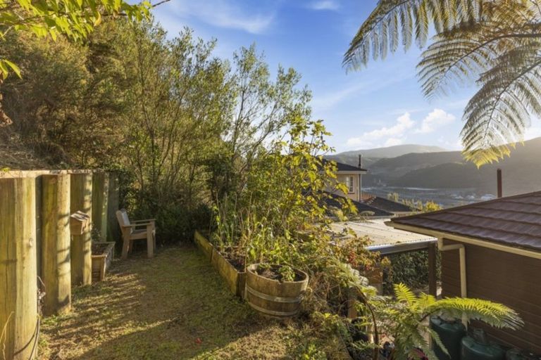 Photo of property in 1b Lord Street, Stokes Valley, Lower Hutt, 5019