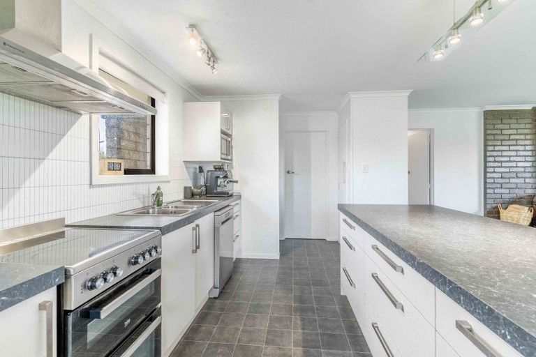 Photo of property in 126 Great North Road, Winton, 9720