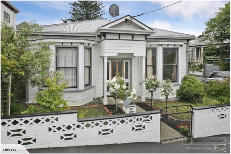 Photo of property in 34 Porritt Avenue, Mount Victoria, Wellington, 6011