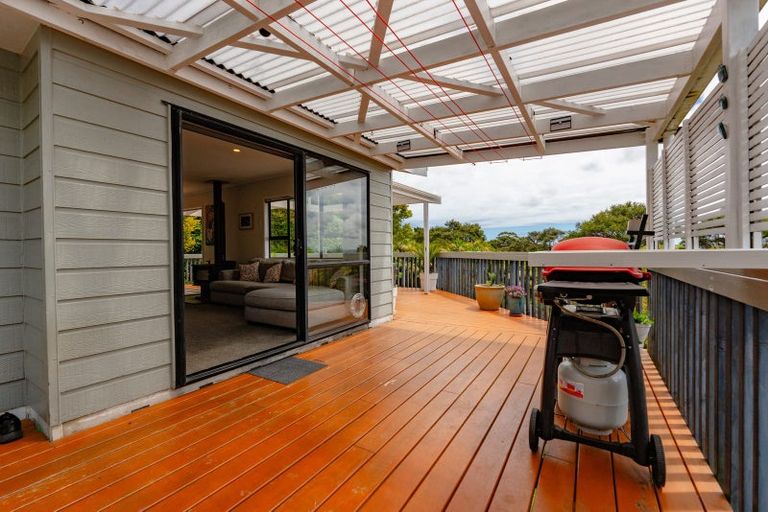 Photo of property in 1141 Scenic Drive North, Swanson, Auckland, 0816