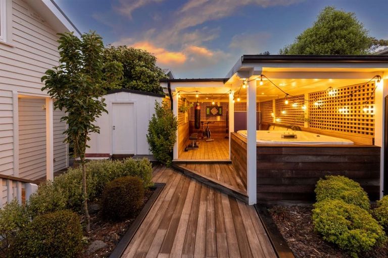 Photo of property in 156 Hackthorne Road, Cashmere, Christchurch, 8022