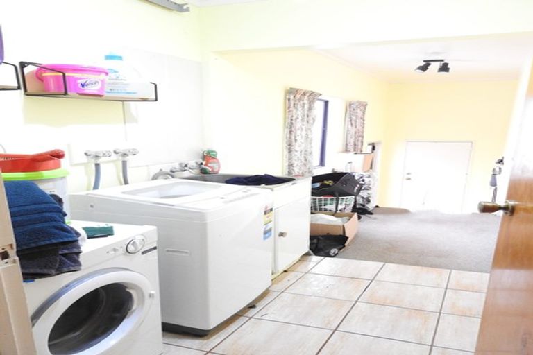 Photo of property in 64 De Quincey Terrace, Highland Park, Auckland, 2010