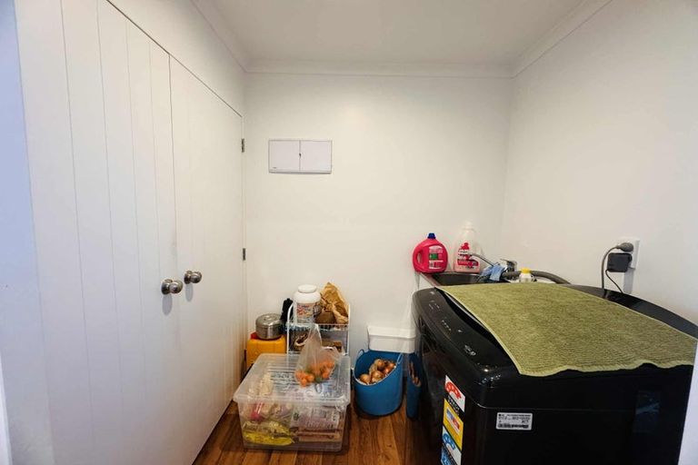 Photo of property in 48 Exeter Crescent, Takaro, Palmerston North, 4412