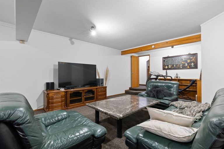 Photo of property in 37 Santa Monica Place, Goodwood Heights, Auckland, 2105