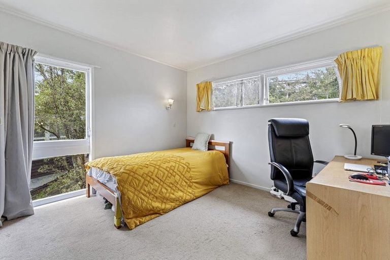 Photo of property in 20 Shanaway Rise, Hillcrest, Auckland, 0627