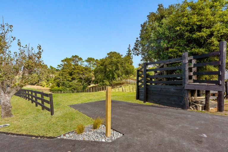 Photo of property in 11 Taylor Road, Waimauku, 0882