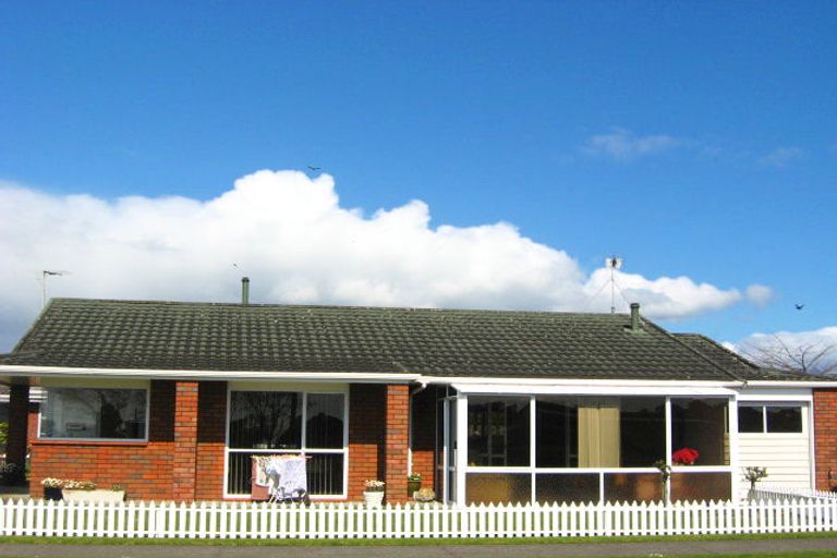 Photo of property in 2/83 Wallace Place, Westown, New Plymouth, 4310