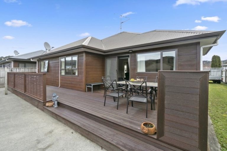 Photo of property in 13 Woodland Grove, Wainuiomata, Lower Hutt, 5014