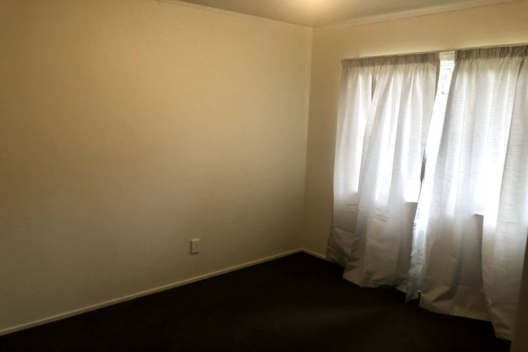 Photo of property in 85 Fairclough Road, Beach Haven, Auckland, 0626