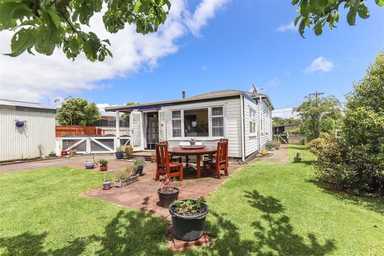 Photo of property in 13 Maire Street, Inglewood, 4330