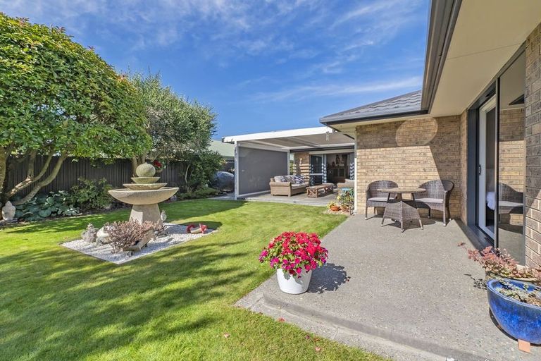 Photo of property in 28 Durrell Way, Rolleston, 7614