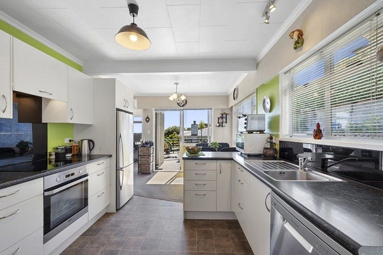 Photo of property in 18 Mount View Place, Spotswood, New Plymouth, 4310