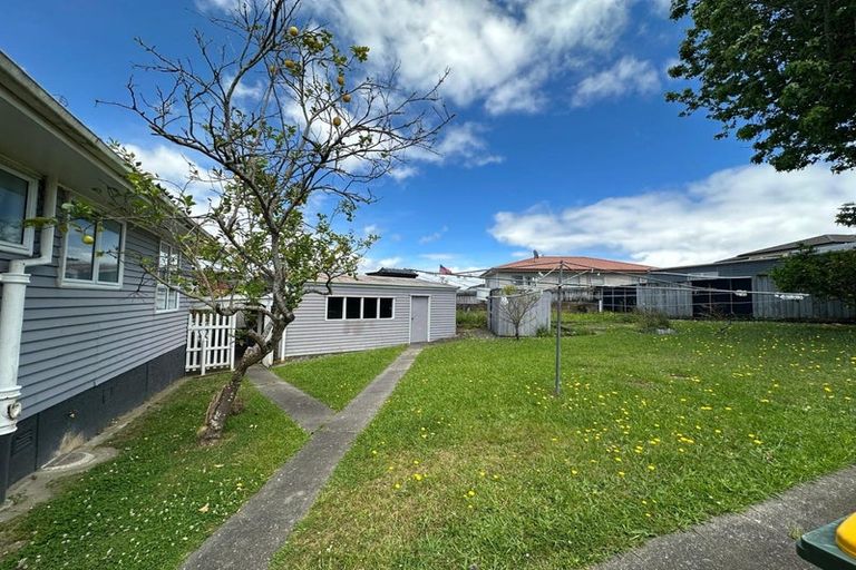 Photo of property in 10 Choice Avenue, Henderson, Auckland, 0612