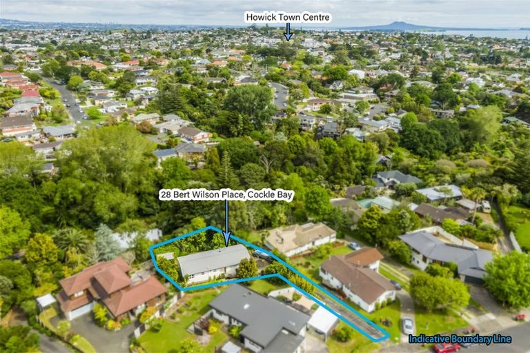 Photo of property in 28 Bert Wilson Place, Cockle Bay, Auckland, 2014