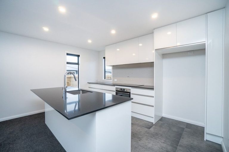 Photo of property in 77 Johnstone Drive, Fitzherbert, Palmerston North, 4410