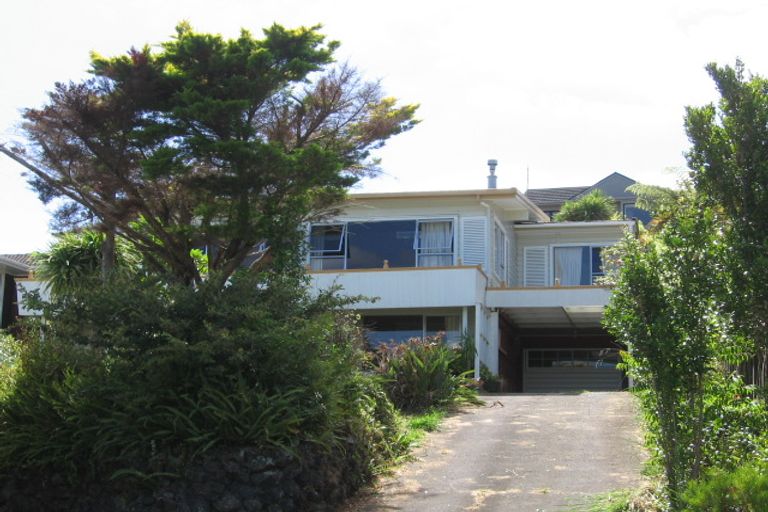 Photo of property in 17 Brigantine Drive, Beach Haven, Auckland, 0626