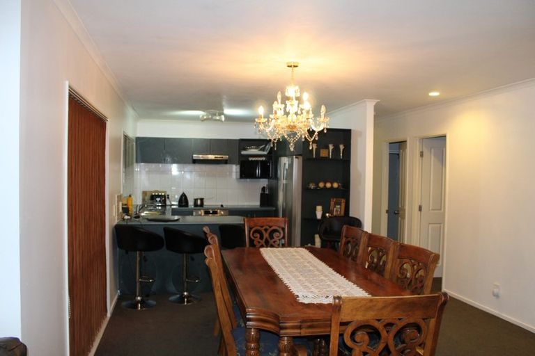 Photo of property in 38 Glenveagh Park Drive, Weymouth, Auckland, 2103