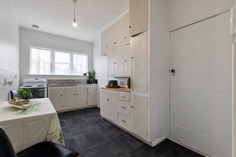 Photo of property in 49 Ihle Street, Terrace End, Palmerston North, 4410