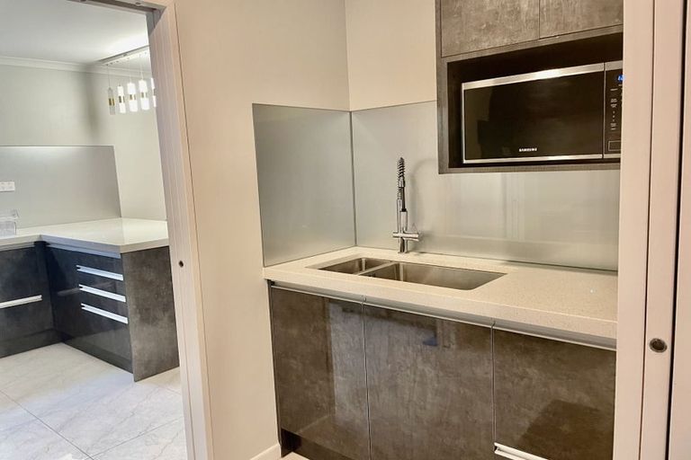 Photo of property in 21a Fairmount Road, Titirangi, Auckland, 0604