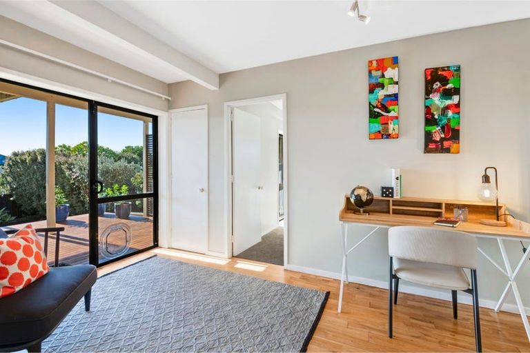 Photo of property in 24 Halldene Terrace, Red Beach, 0932