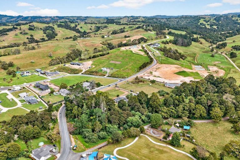 Photo of property in 32 Franklin Road, Paparoa, 0571