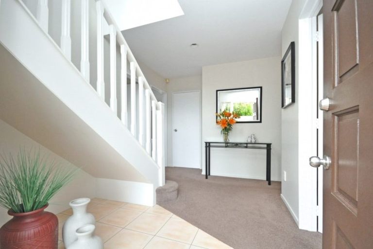 Photo of property in 2/6 Daria Place, Northpark, Auckland, 2013