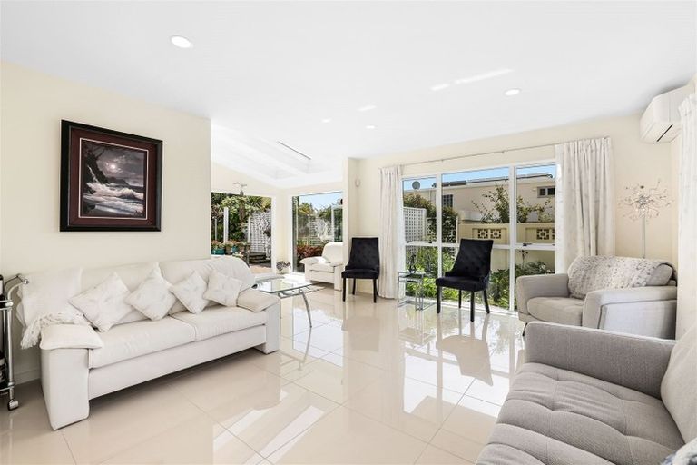 Photo of property in 9 Dunkeld Lane, Redcliffs, Christchurch, 8081