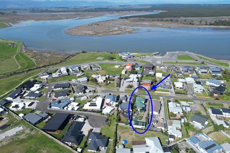 Photo of property in 43 Shortt Street, Foxton Beach, Foxton, 4815