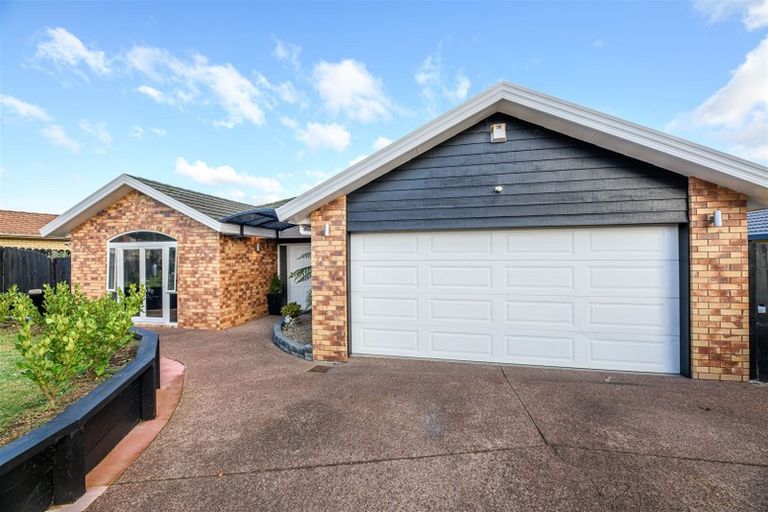 Photo of property in 6 San Bernadino Drive, Henderson, Auckland, 0612