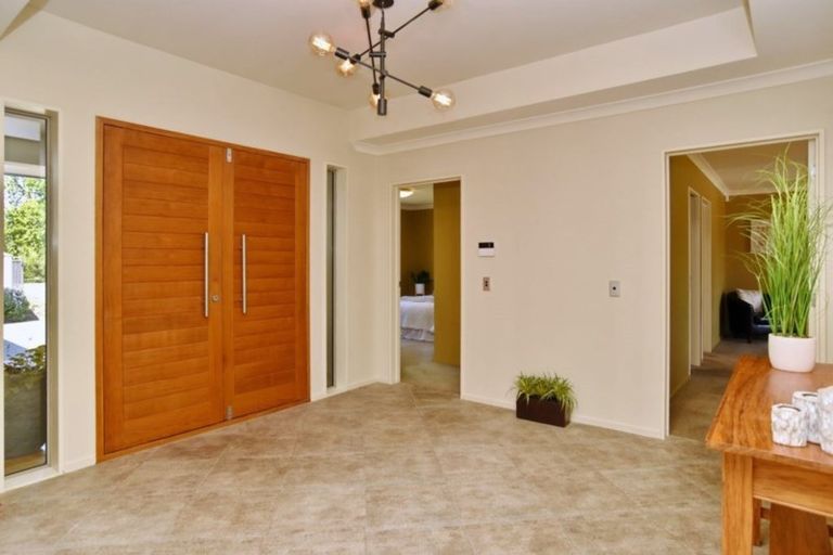 Photo of property in 142 Lake Terrace Road, Burwood, Christchurch, 8061