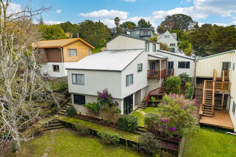 Photo of property in 10b Elliston Crescent, Stanmore Bay, Whangaparaoa, 0932