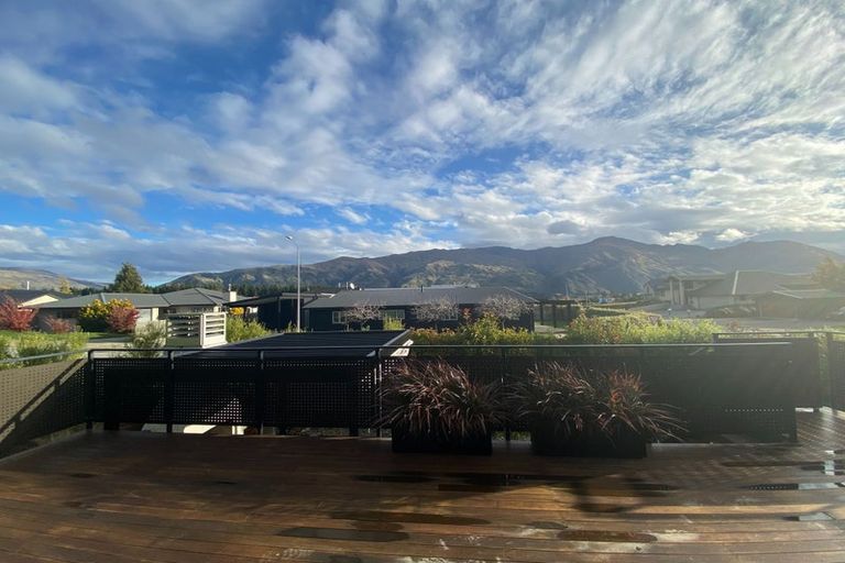 Photo of property in 12 Farrant Drive, Wanaka, 9305