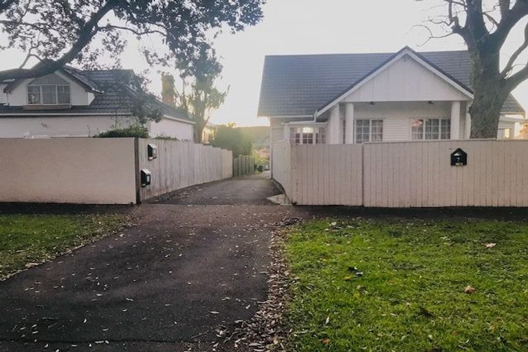 Photo of property in 7 Aratonga Avenue, Greenlane, Auckland, 1051