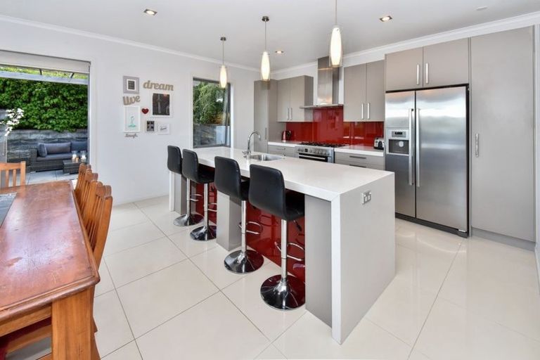 Photo of property in 6 Henriette Place, The Gardens, Auckland, 2105