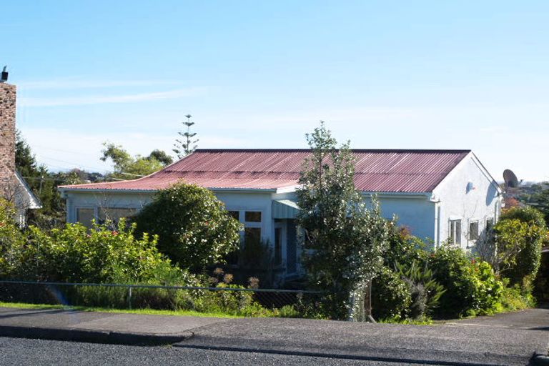 Photo of property in 58 Litten Road, Cockle Bay, Auckland, 2014