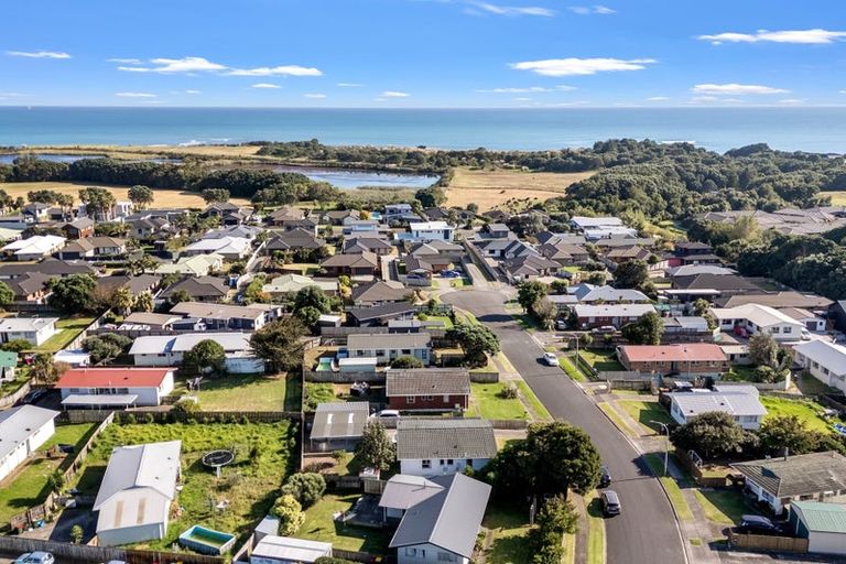 Photo of property in 35 Camellia Avenue, Bell Block, New Plymouth, 4312