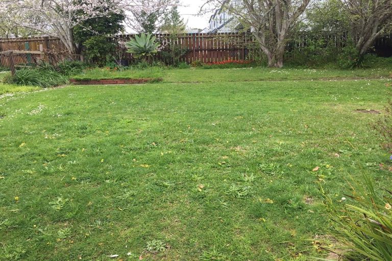 Photo of property in 32 Barbary Avenue, Kelston, Auckland, 0602