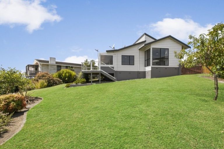Photo of property in 25 Endeavour Avenue, Welcome Bay, Tauranga, 3112