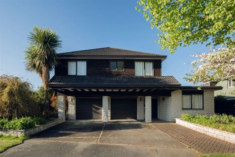 Photo of property in 10 Harkness Place, Avonhead, Christchurch, 8042