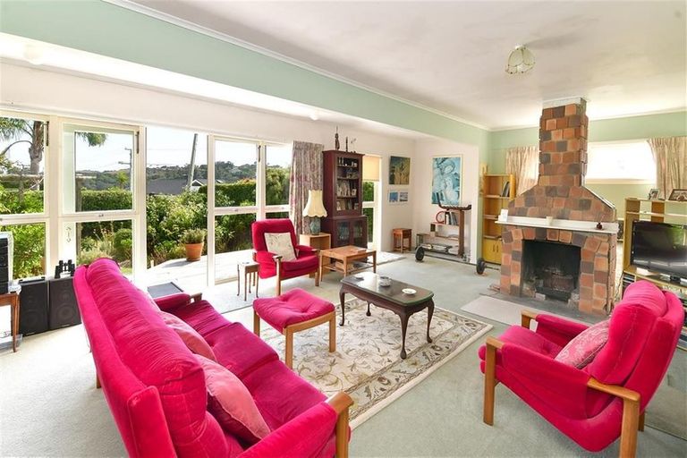 Photo of property in 48 Tindalls Bay Road, Tindalls Beach, Whangaparaoa, 0930