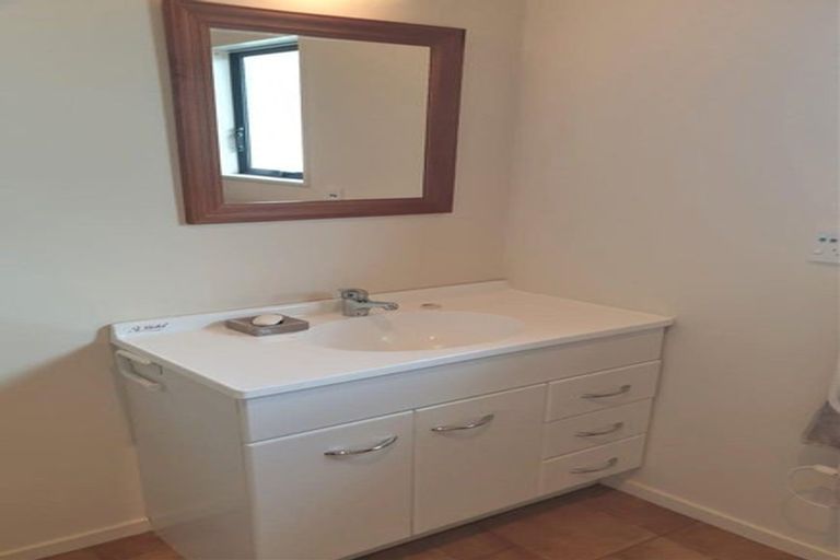 Photo of property in 25 Bermuda Place, One Tree Point, 0118