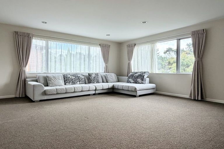 Photo of property in 70 Laurel Oak Drive, Schnapper Rock, Auckland, 0632