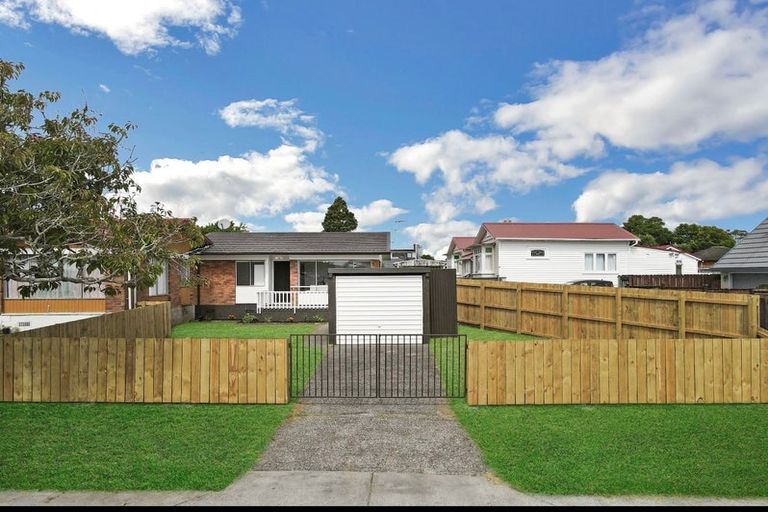 Photo of property in 3/2 Mickle Street, Te Atatu South, Auckland, 0610