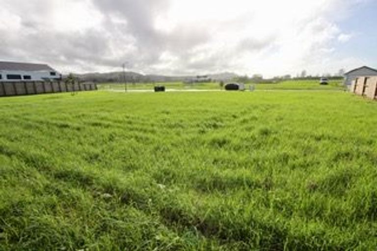 Photo of property in 19 Ngaroma Crescent, Whitianga, 3510